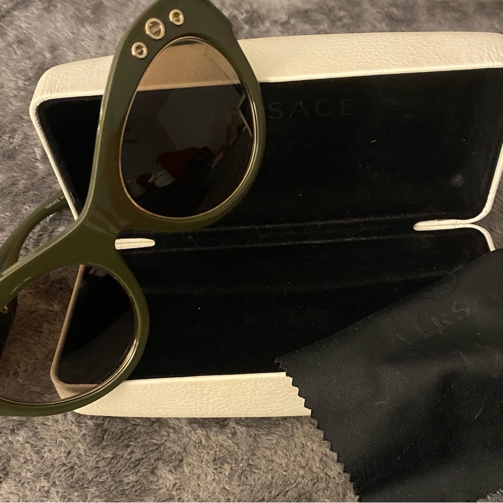 Beautiful VERSACE Cat Eye Sunglasses